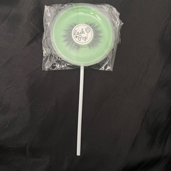 Natural Wispy Medium Plus Volume Lash ‘$o Money’ by Lash Pop Lashes - Picture 8 of 8